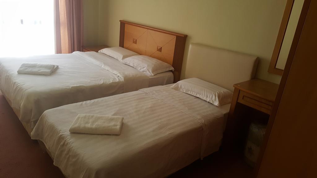 Homestay Marina Court Resort Кота-Кинабалу Экстерьер фото