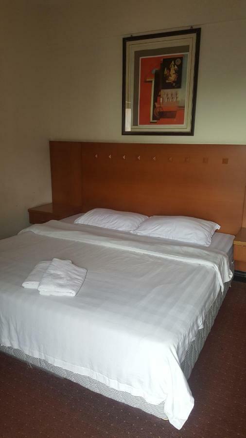 Homestay Marina Court Resort Кота-Кинабалу Экстерьер фото